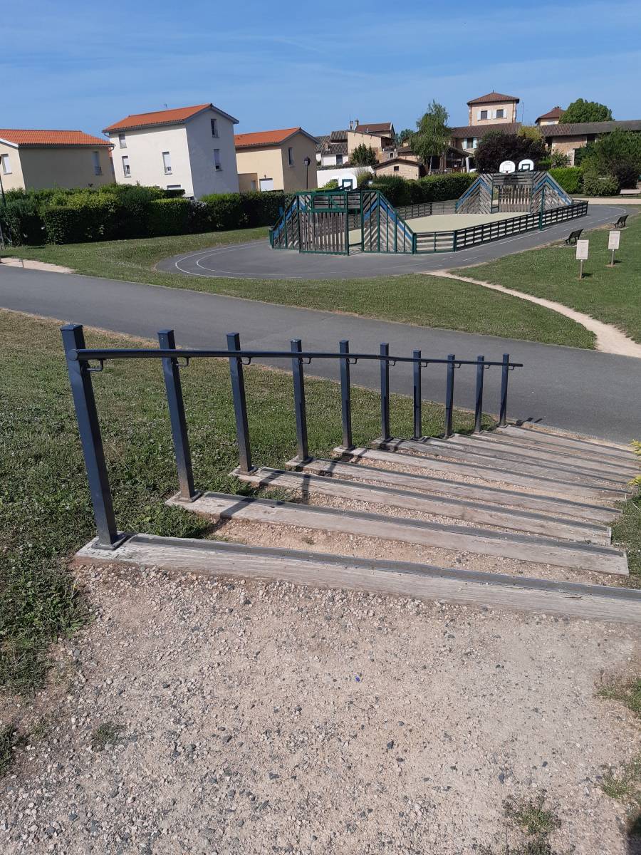Rampe d'accès à l'école communale de Marcy